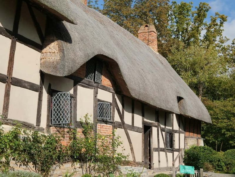 Stratford-upon-Avon: River Cruise & City Audio Tour - Continuing on foot with the nine-stop audio tour