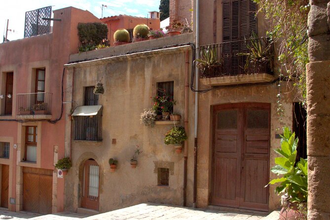 Tarragona Walking Tour: An Audio Guide to Tarraco - Tarragona’s cathedral and the layered old city