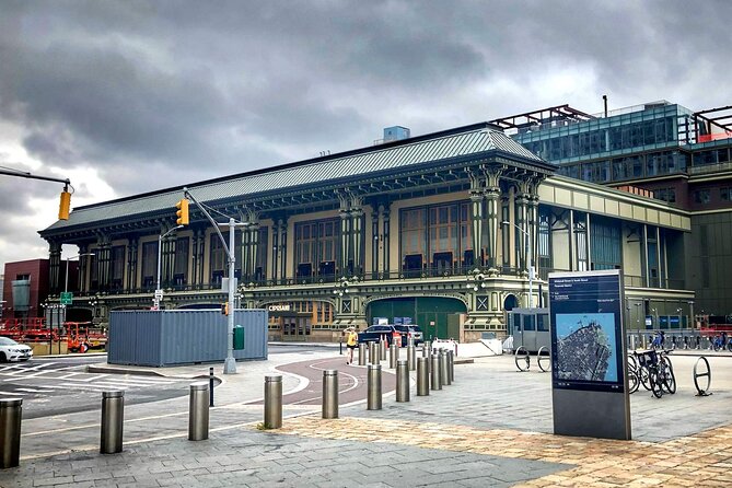 The Battery: A Self-Guided Audio Tour from Bowling Green Park to Stone St - Fraunces Tavern and the road to Stone Street