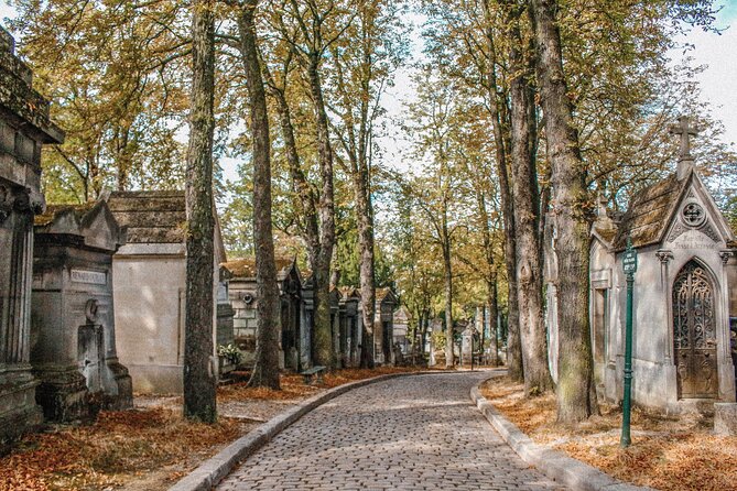 The Famous Graves of Père Lachaise - Self-Guided Audio Tour - Balzac, literary names, and a confusing itinerary detail