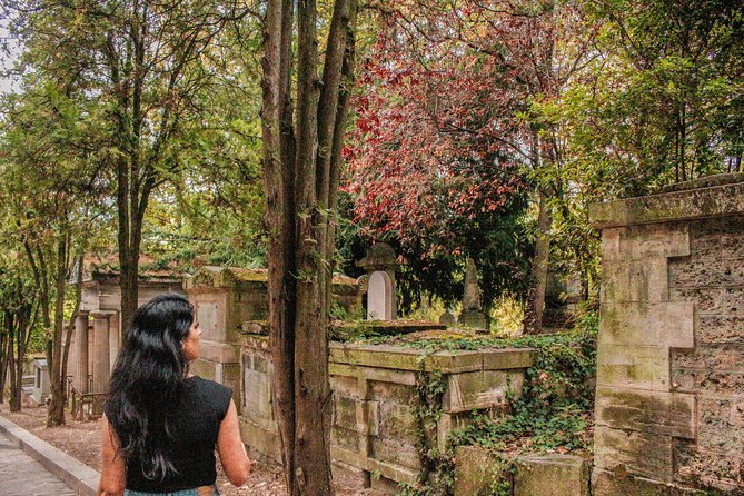 The Famous Graves of Père Lachaise - Self-Guided Audio Tour - Yves Montand, Oscar Wilde, and another labeling problem