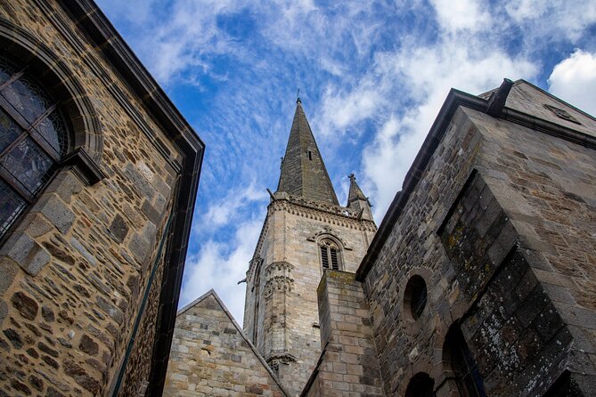 The Hardest City to Invade: Saint Malo's Secrets Audio Guide - Saint-Malo’s walls tell the story