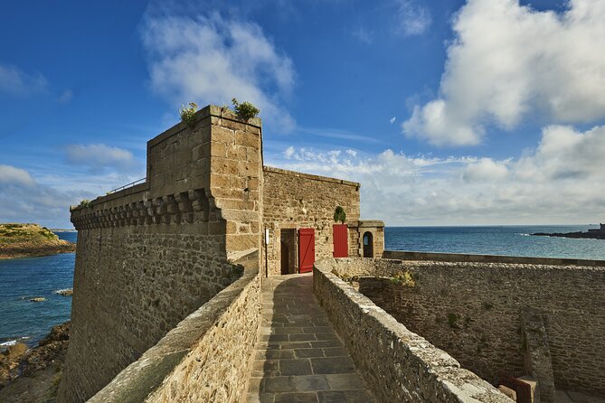 The Hardest City to Invade: Saint Malo's Secrets Audio Guide - Quebec Square and Saint-Malo’s Atlantic reach