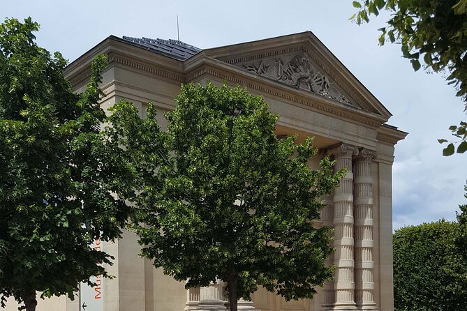 The Tuileries Garden's Classic Sights: A Self-Guided Audio Tour - The Arc de Triomphe in the Tuileries