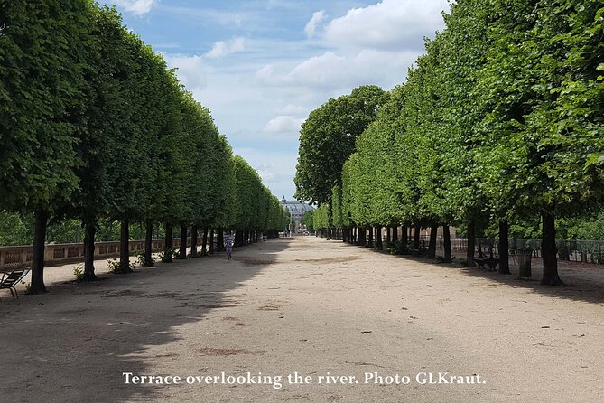 The Tuileries Garden's Classic Sights: A Self-Guided Audio Tour - Finding L’arbre des voyelles