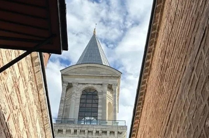Topkapi Palace and Harem Museum Ticket with Audio Guide - The sacred relics room adds a different tone