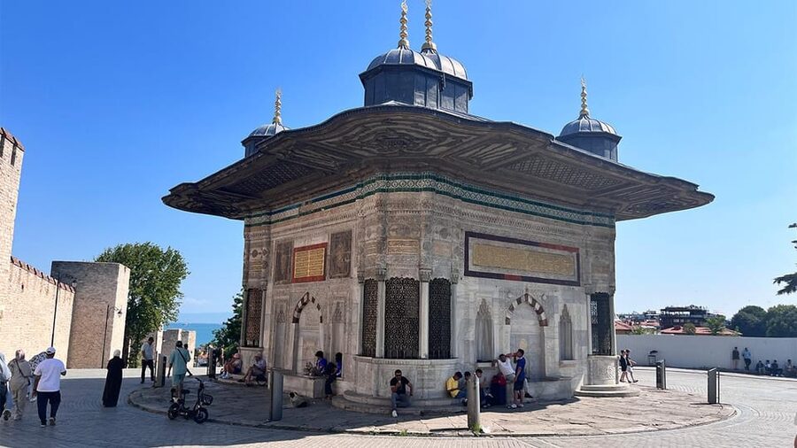 Topkapi Palace and Harem Skip-the-Line-Tickets & Audio Guide - Using the smartphone audio guide