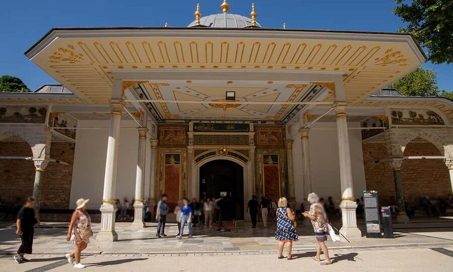 Topkapi Palace + Basilica Cistern Tickets & Audio Guide - The Free Blue Mosque Audio Guide