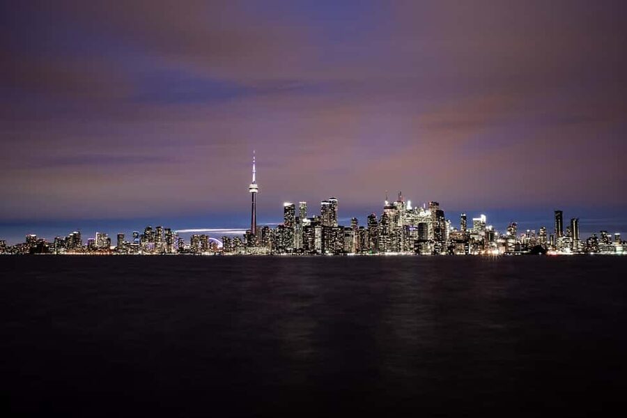 Toronto: True Tales of Toronto Harbour Audio Boat Tour - Why Toronto Harbour looks better after sunset