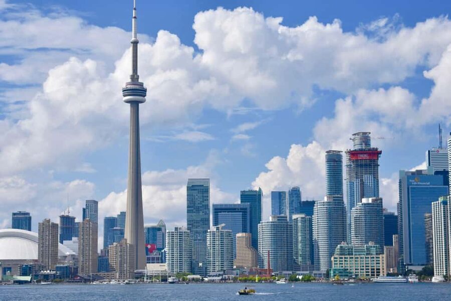 Toronto: True Tales of Toronto Harbour Audio Boat Tour - The first few minutes: finding the dock and settling in