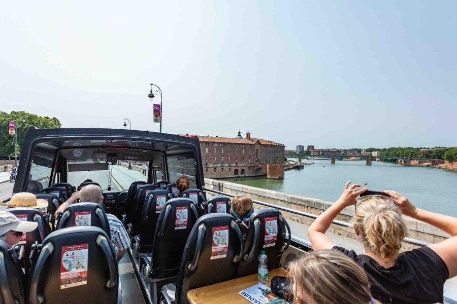 Toulouse: City Sightseeing Tour by Bus with Audio Guide - What you see near the Capitol and old town