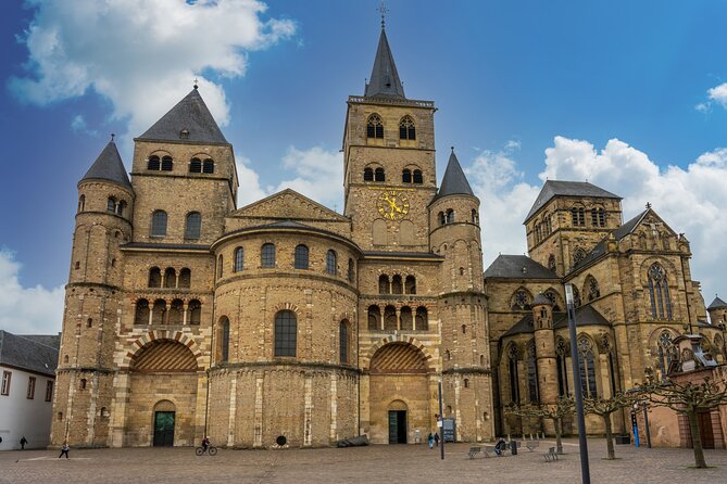 Trier: City Walk with Audio Guide in 7 Languages on your Phone - Porta Nigra: Trier’s Roman front door