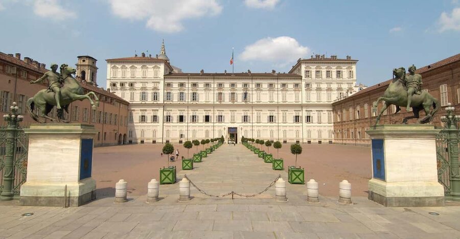 Turin: Entrance ticket for Palazzo Reale & audioguide - Entering the King’s private apartments