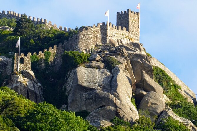 Unforgettable Sintra Tour E-CAR GPS audio-guided route that informs and entertains! - Quinta da Regaleira and Monserrate
