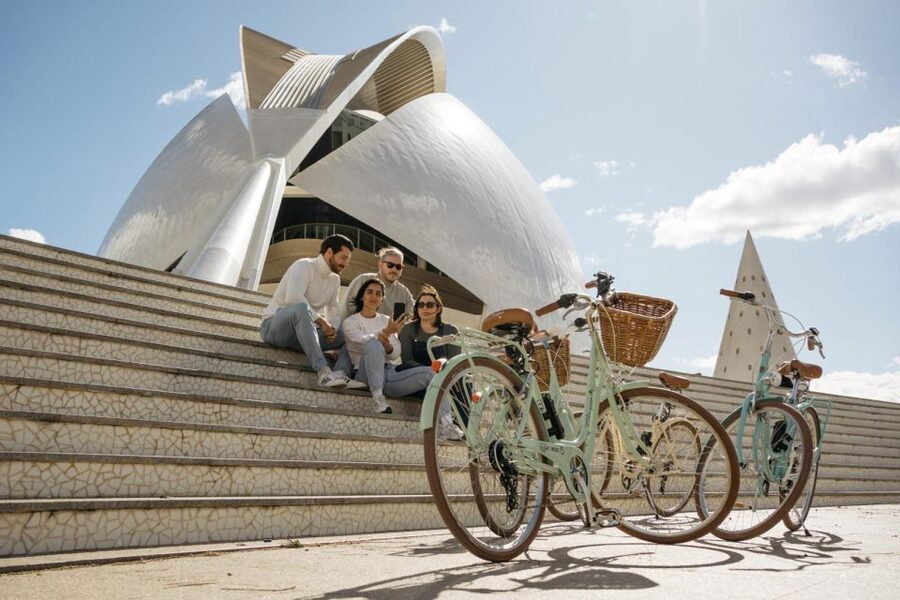 Valencia: Audioguide eng,esp,ita + Bike All Day - Choosing from 49 stops