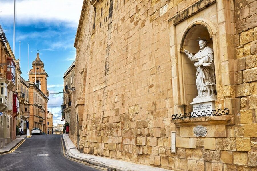 Valletta: Self-Guided Historical Walking Tour (Audio Guide) - Starting at Tritons’ Fountain and the Valletta Waterfront