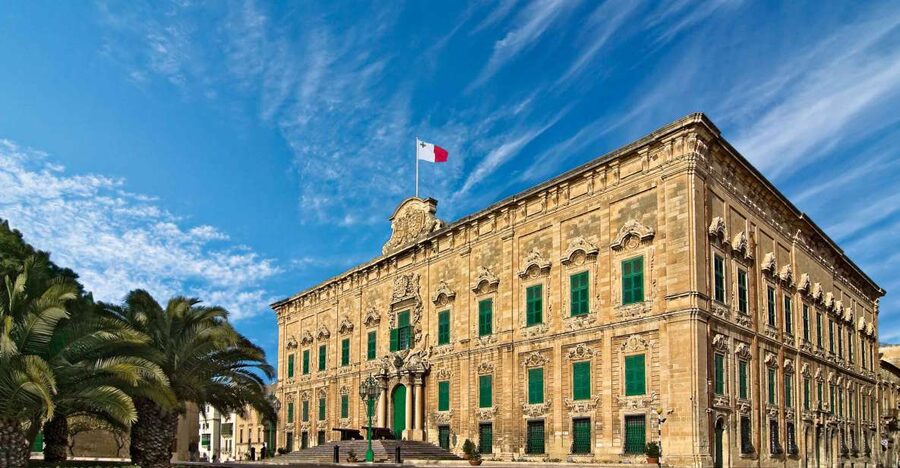 Valletta: Self-Guided Historical Walking Tour (Audio Guide) - Fort Saint Elmo and the city’s bastions