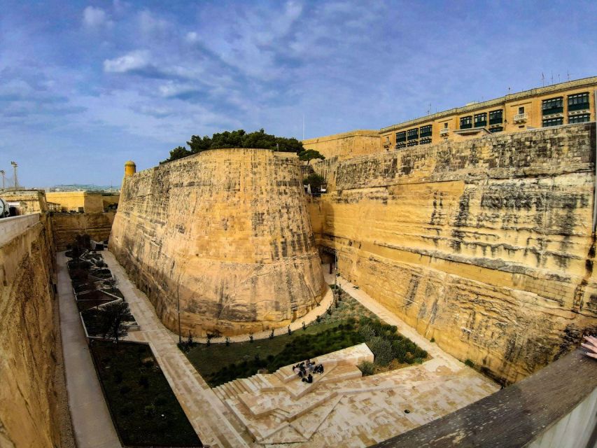 Valletta: Self-Guided Historical Walking Tour (Audio Guide) - Lower Barrakka Gardens and the Siege Bell