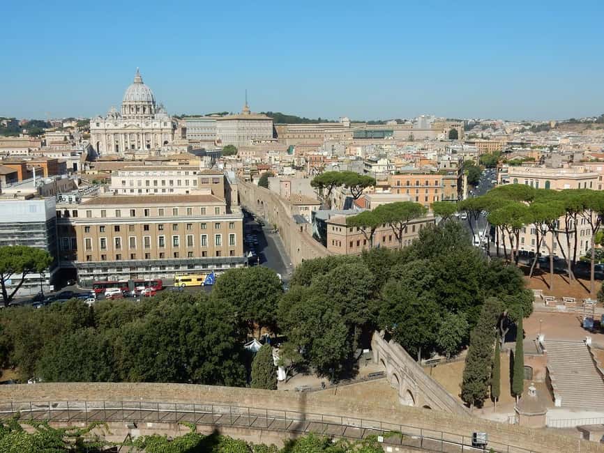 Vatican: St. Peter's Basilica Entry & Audioguide - Michelangelo’s dome changes how you read Rome