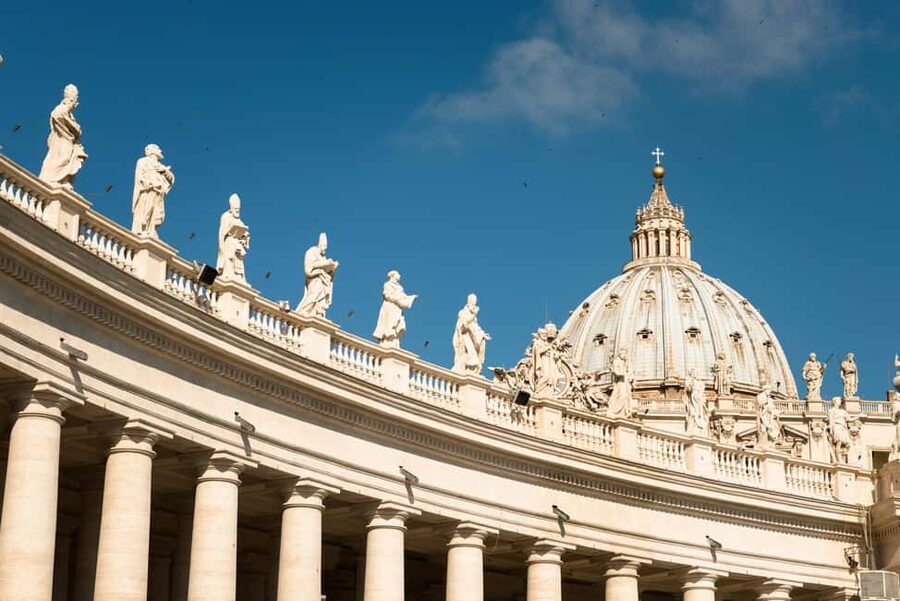 Vatican: St. Peter's Basilica Entry & Audioguide - The Ancient Rome multimedia video adds context