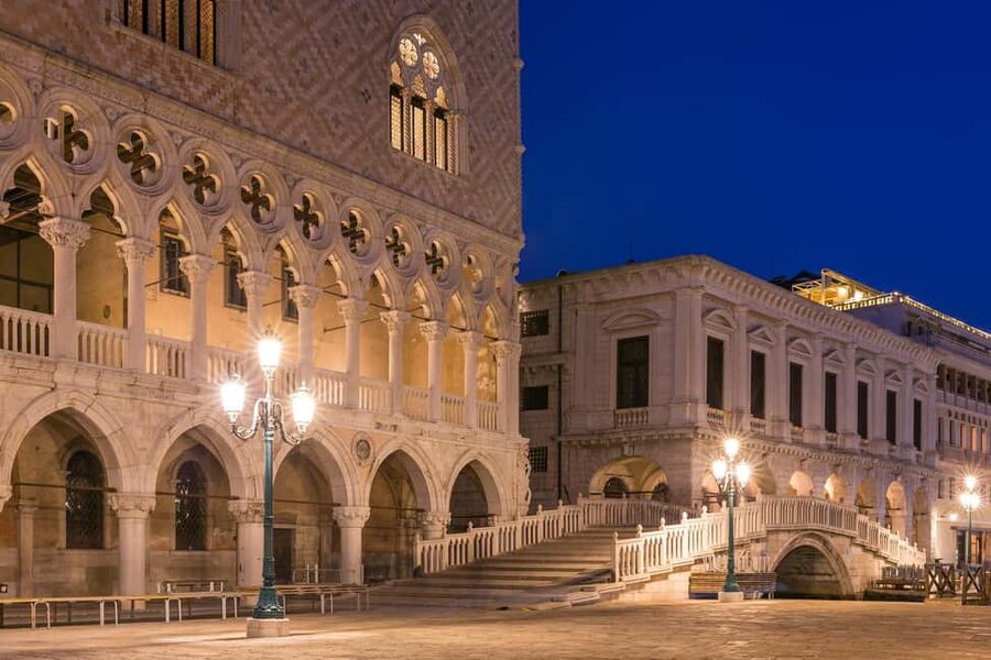 Venice: Doge's Palace, Bridge of Sighs, Prisons, Correr & Audio Guide - Meeting in Piazzetta dei Leoncini
