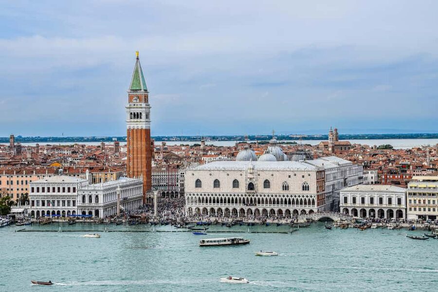 Venice: Doge's Palace, Bridge of Sighs, Prisons, Correr & Audio Guide - Entering the Doge’s Palace