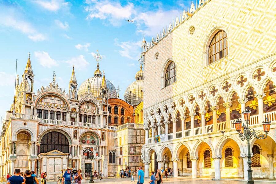 Venice: Doge's Palace Entry, Audioguide & St Mark's Options - How the host and audioguide work together