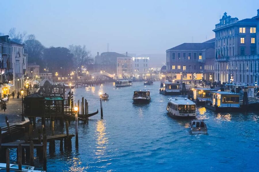 Venice: Gondola Ride under the Bridge of Sighs with Audio Guide App - Key points to know before you book