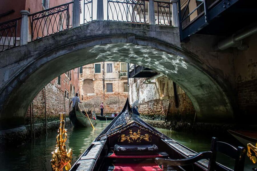 Venice: Gondola Ride under the Bridge of Sighs with Audio Guide App - Starting at Campo San Zaccaria