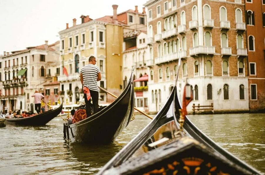 Venice: Gondola Ride under the Bridge of Sighs with Audio Guide App - Boarding the shared gondola