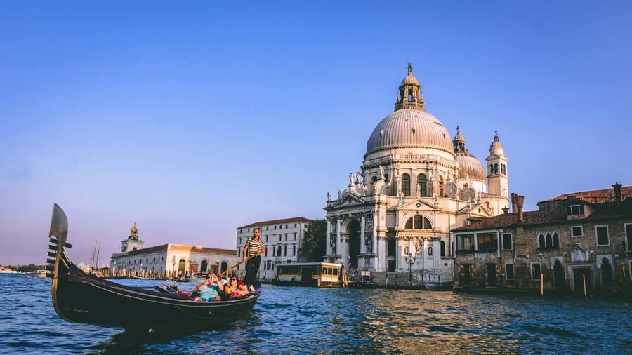 Venice: Gondola Ride under the Bridge of Sighs with Audio Guide App - The 20-minute walk toward Piazza San Marco