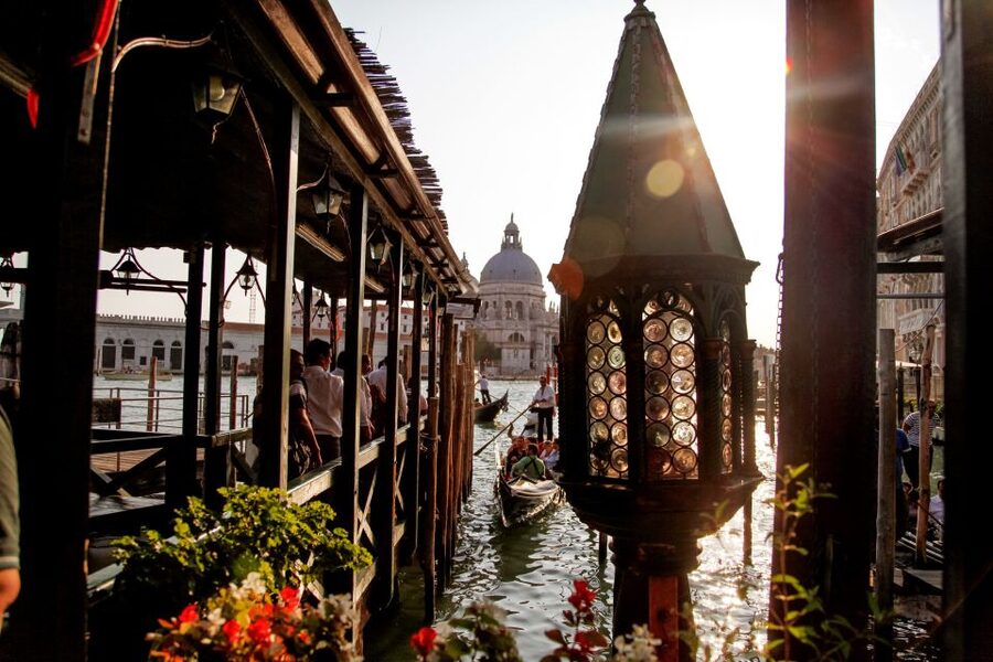 Venice: Gondola Ride with Live Guide or Audio Guide - Key points at a glance