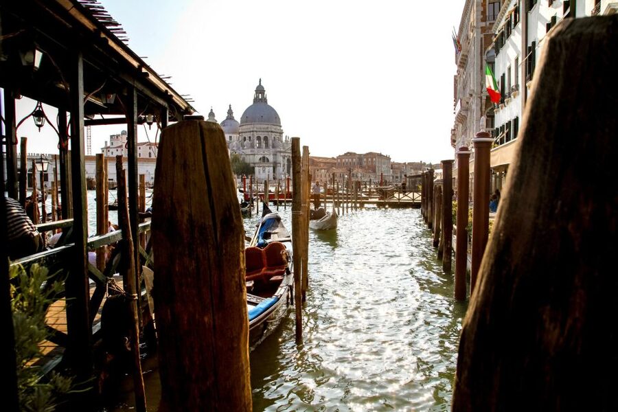 Venice: Gondola Ride with Live Guide or Audio Guide - Starting beside Madonna della Salute