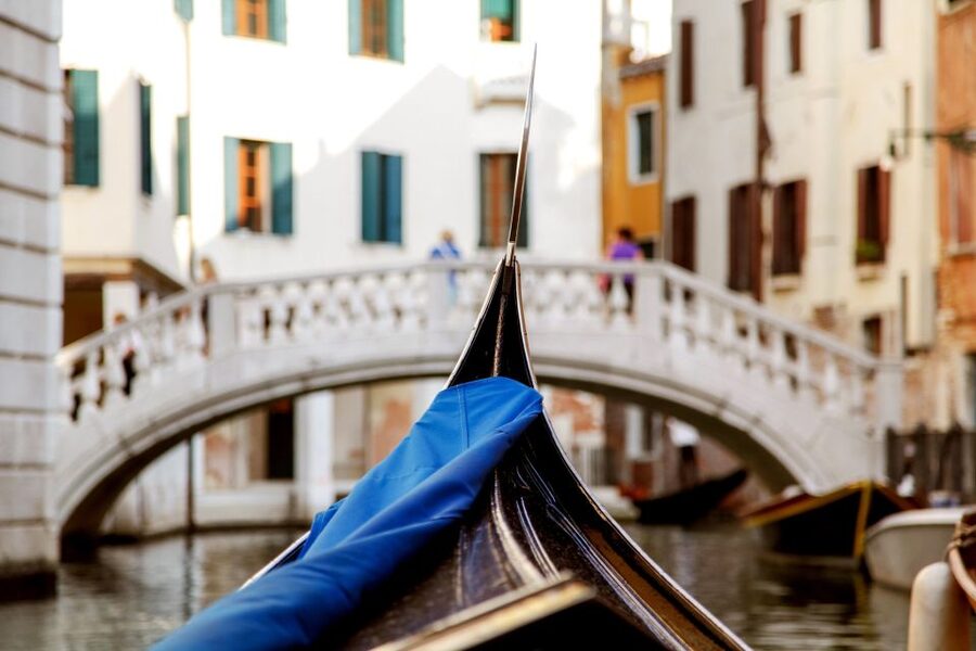 Venice: Gondola Ride with Live Guide or Audio Guide - Why the Madonna della Salute setting matters
