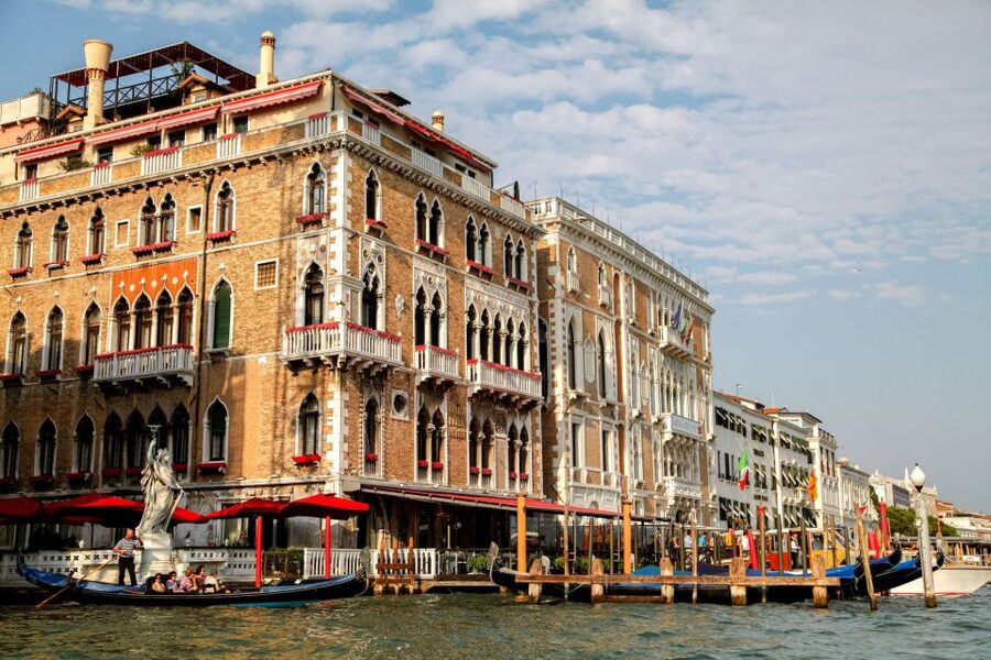 Venice: Gondola Ride with Live Guide or Audio Guide - Value for the price