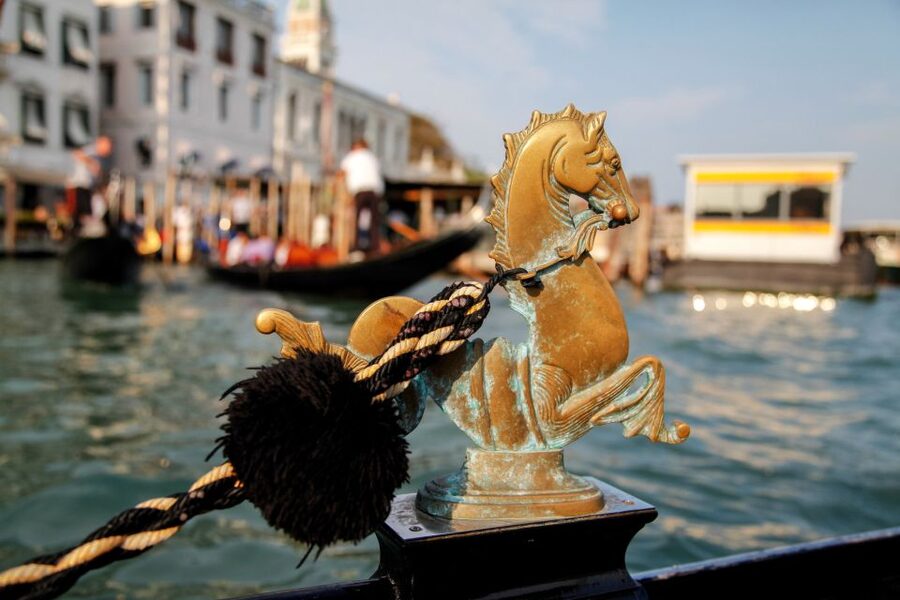 Venice: Gondola Ride with Live Guide or Audio Guide - Who should book this ride