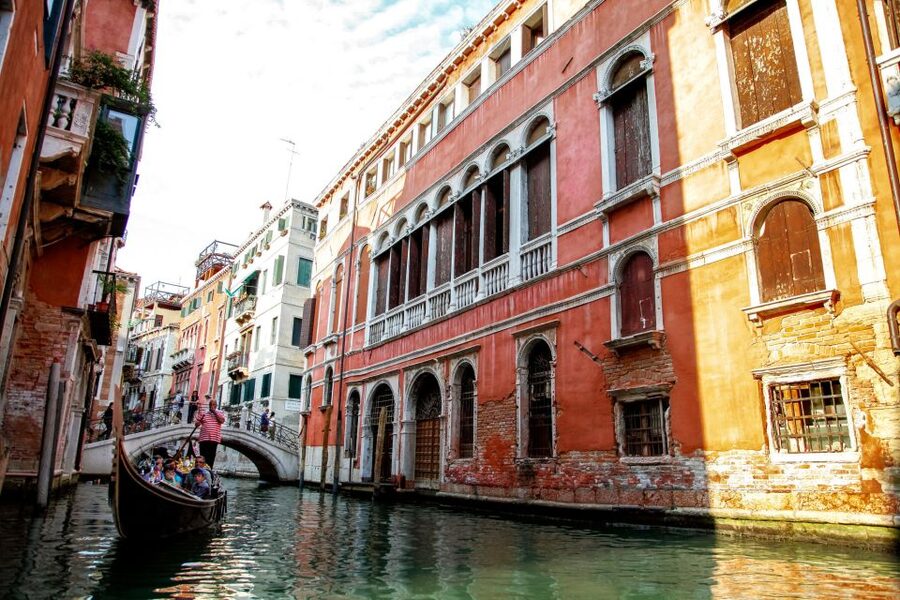 Venice: Gondola Ride with Live Guide or Audio Guide - Practical tips before you go