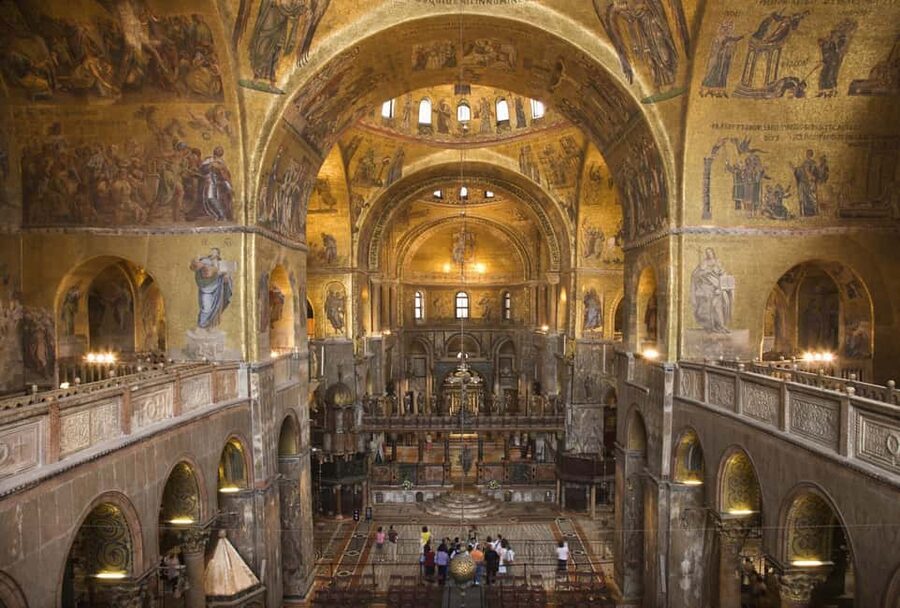 Venice: St Mark's Basilica Entry Ticket with Audio Guide App - Meeting the escort beside the two lions