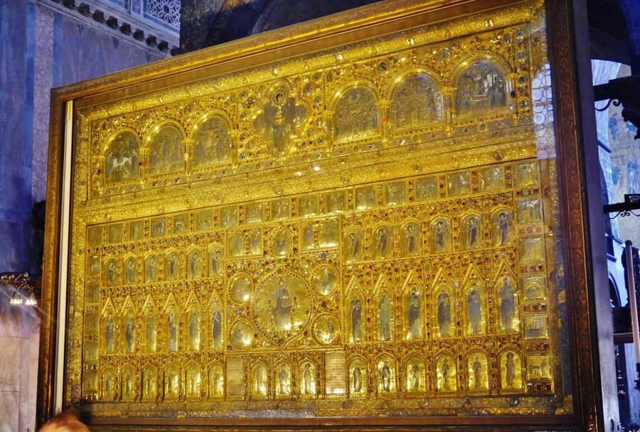 Venice: St Mark's Basilica Entry Ticket with Audio Guide App - Priority entry, with security still ahead