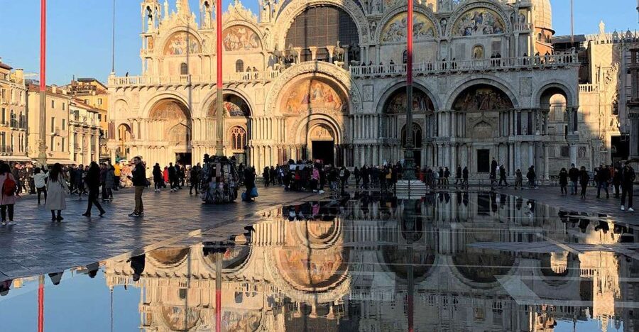 Venice: St. Mark's Basilica Skip-the-Line Entry & Audioguide - Inside the basilica, look up first