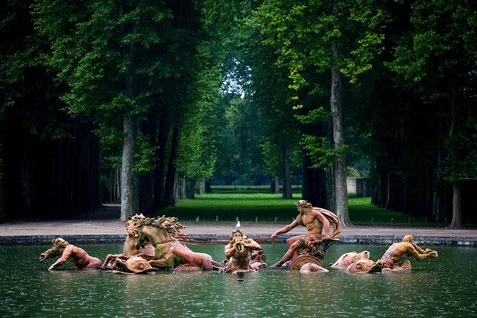Versailles Domain Audio Guided Half Day Tour from Paris - Crowds, queues, and the pressure of the clock