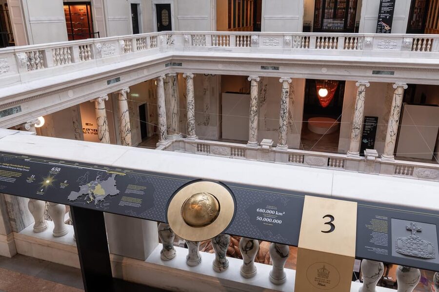 Vienna: New Hofburg Palace Audio-Guided Tour & Entry Ticket - Entering the New Hofburg at Heldenplatz