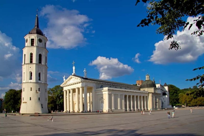 Vilnius: Sightseeing Audio Tour - Žvėrynas and the River Neris