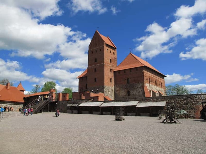 Vilnius: Trakai Tour with Audio Guide and Minibus Transfers - Who should choose this tour