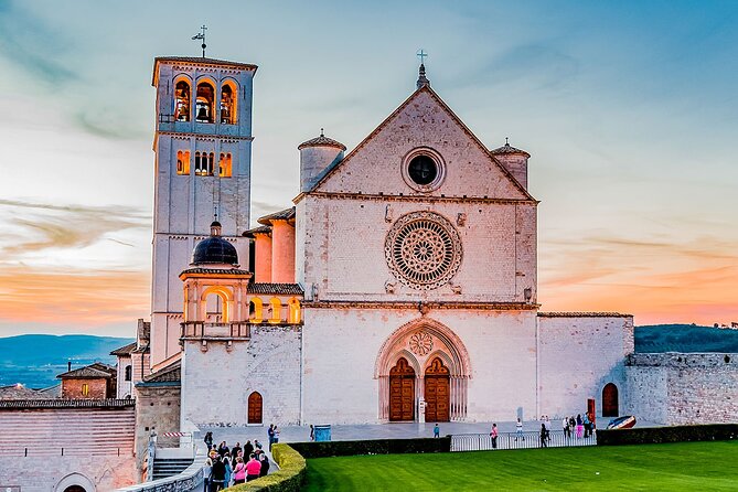 Visit ASSISI on foot with the Audio guide app for Smartphone - Starting with Assisi’s food and setting