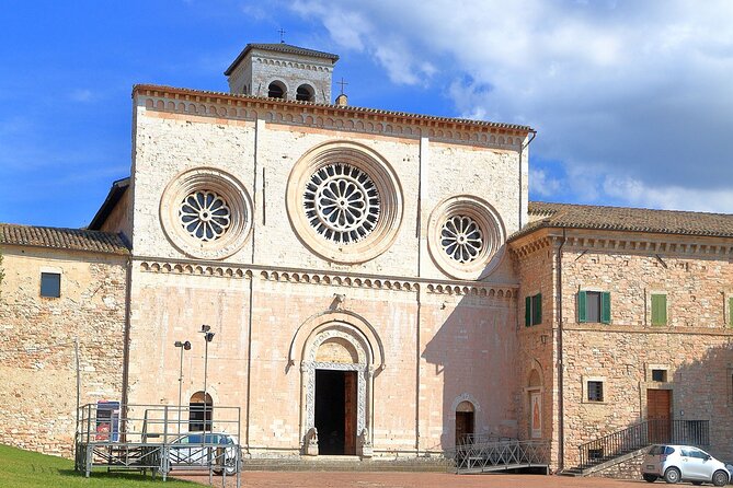 Visit ASSISI on foot with the Audio guide app for Smartphone - What the $9.57 price really buys you