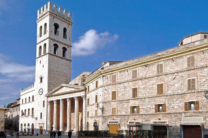 Visit ASSISI on foot with the Audio guide app for Smartphone - Using the app without losing the city