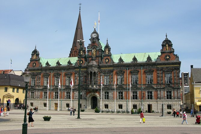 Walk Malmö with an audio guide - Kungsparken and Malmöhus Castle