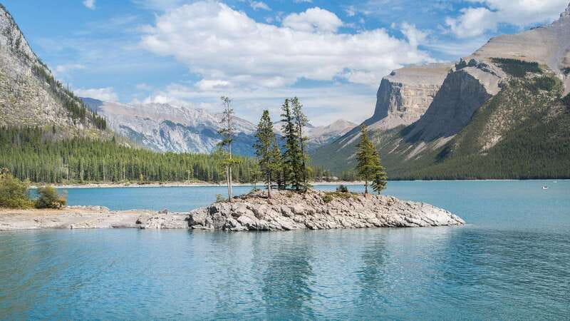 Western Canada Self-Driving Audio Guide English and German - A road trip guide for a very large corner of Canada