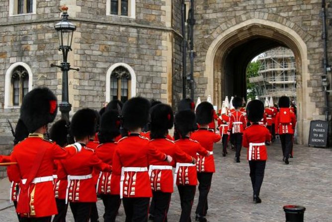 Windsor Castle Tour from London with Transportation & Audio Guide - Arriving at the castle grounds
